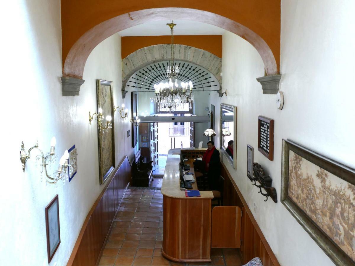 El Meson De Poetas 4*